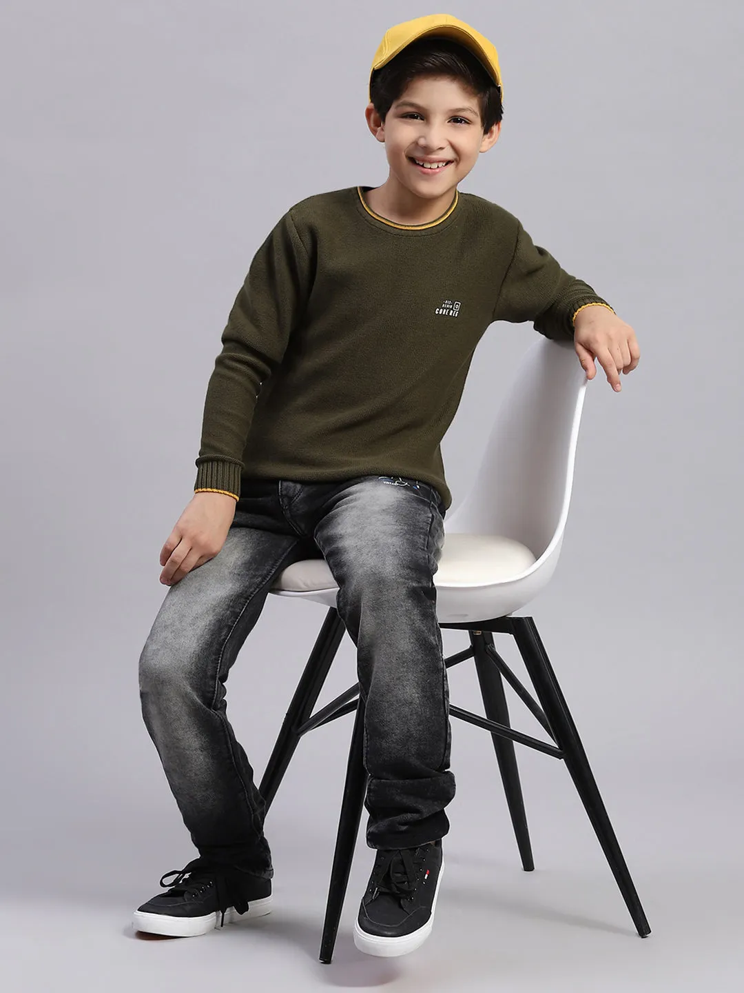 Boys Olive Solid Round Neck Full Sleeve Sweater