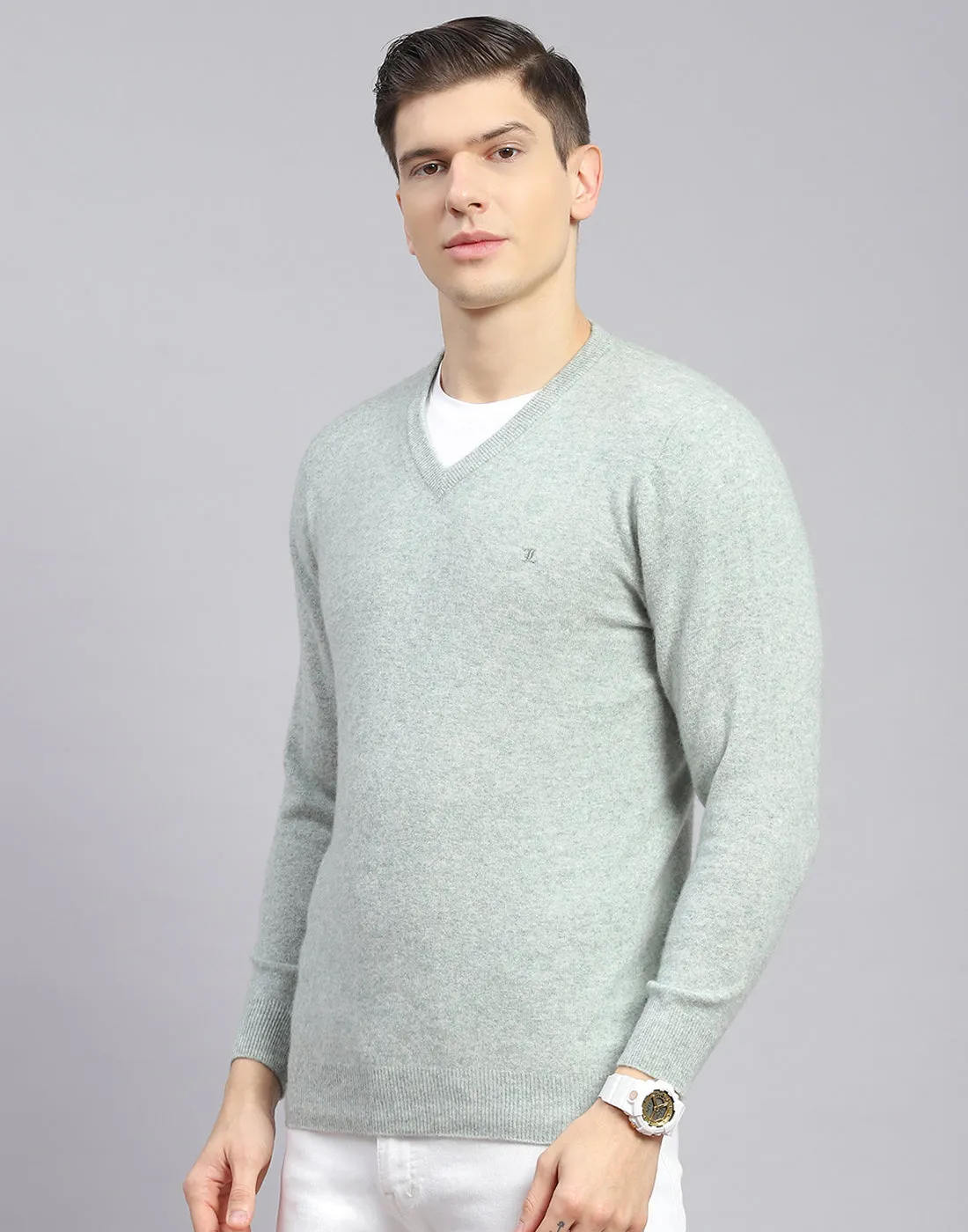 Men Green Solid V Neck Full Sleeve Sweater